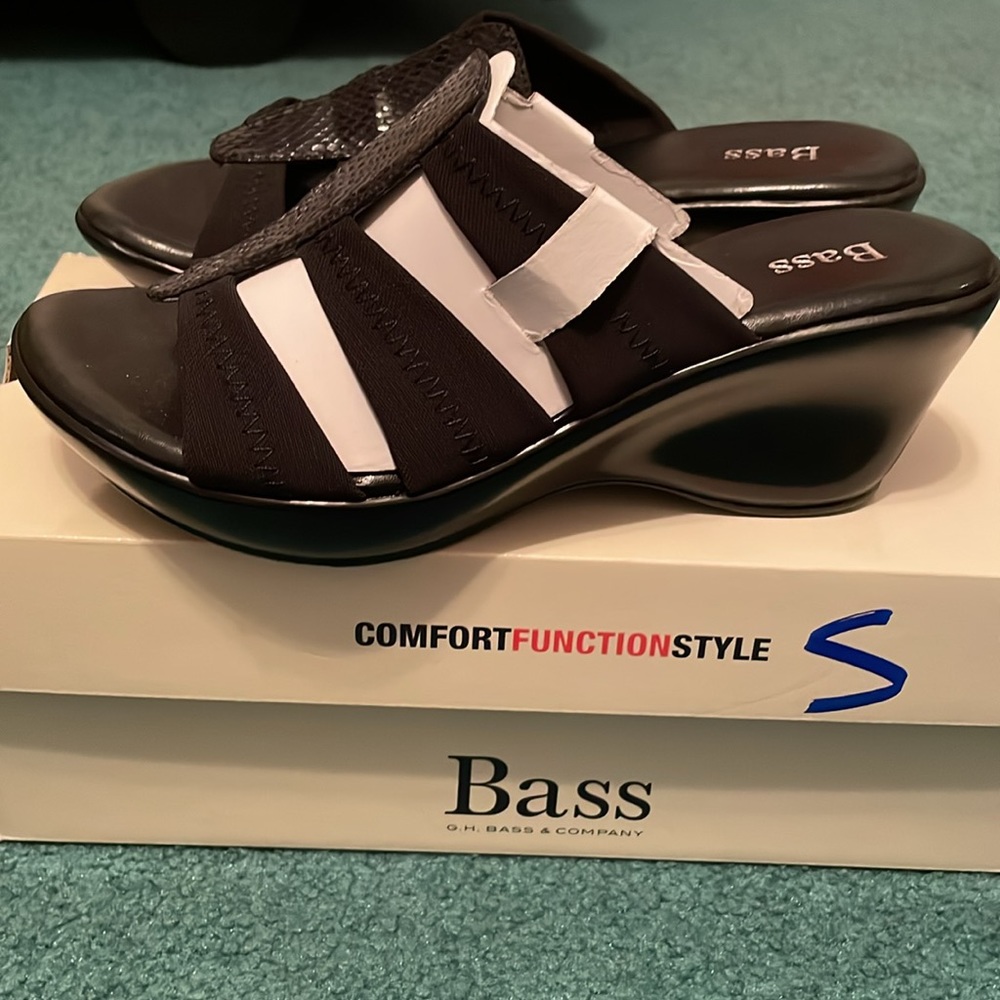 G.H. Bass & Company Black Dahlia Wedge Sandals, Size 7M NWT